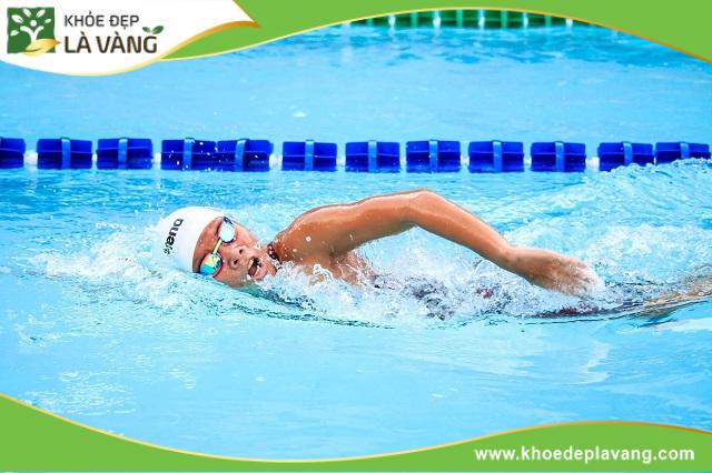 Bơi lội thường xuyên tốt cho hệ xương và chiều cao