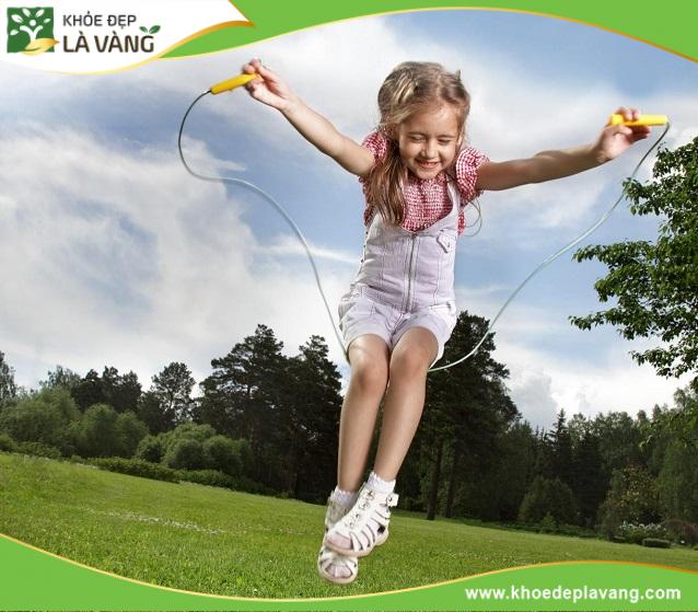 Trẻ từ 5 tuổi trở lên đã có thể tập luyện nhảy dây để tăng chiều cao