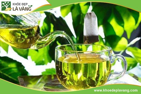 Hãm nước chè xanh để rửa mặt mang lại hiệu quả chăm sóc da rất tốt