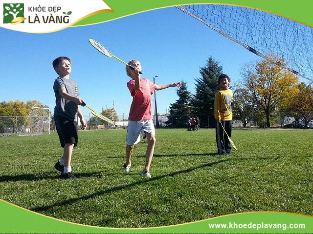 Trẻ em từ 6-10 tuổi đã có thể tập luyện cầu lông để tăng chiều cao