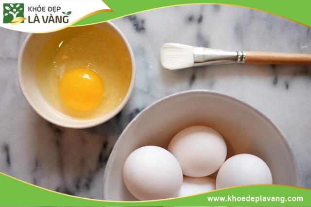Lòng trắng trứng có chứa albumin giúp điều trị mụn trứng cá rất hiệu quả