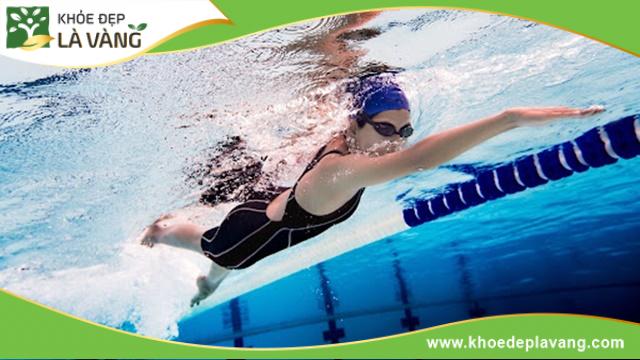 Bơi lội là một trong những môn thể thao giúp bạn cải thiện chiều cao 1m58 nhanh chóng