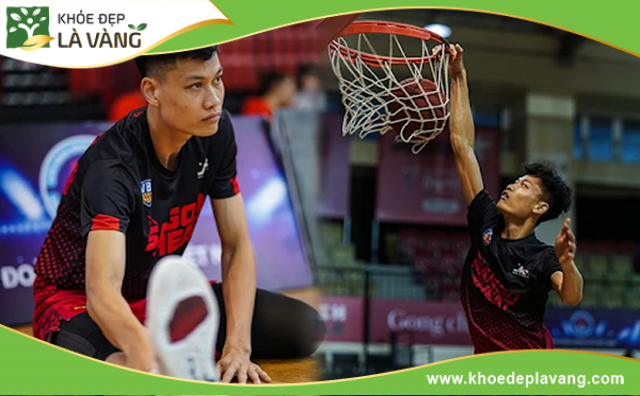 Phạm Đức Kiên sở hữu chiều cao 1.98m là cầu thủ nội binh cao thứ nhì