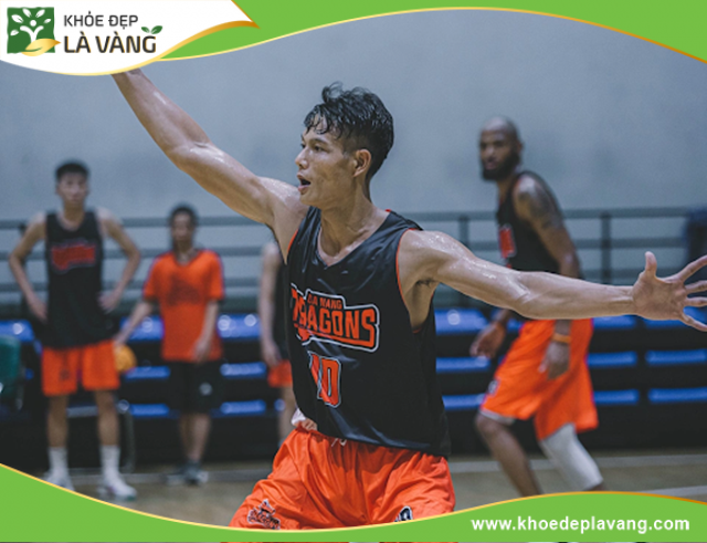 Văn Hùng ghi điểm cao trong mắt các HLV nhờ lối chơi hấp dẫn