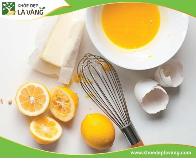 Lòng trắng trứng gà và nước cốt chanh vừa giúp làm trắng da vừa ngăn ngừa mụn