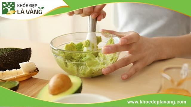 Bơ chứa nhiều chất béo lành mạnh và protein vừa dưỡng trắng vừa dưỡng ẩm