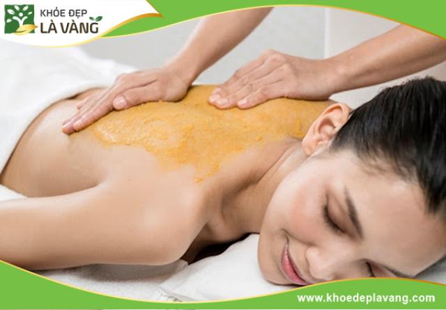 Sử dụng nghệ đúng cách giúp đảm bảo hiệu quả trị mụn cho lưng