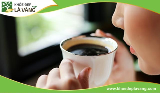 Uống cà phê có thể gây mụn và làm tăng tình trạng mụn trên da