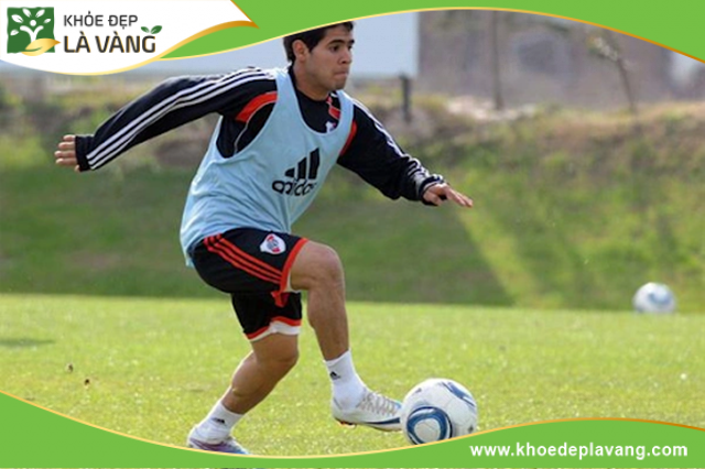 Chiều cao 1m54 không ngăn cản được Daniel Villalva hết mình với bóng đá