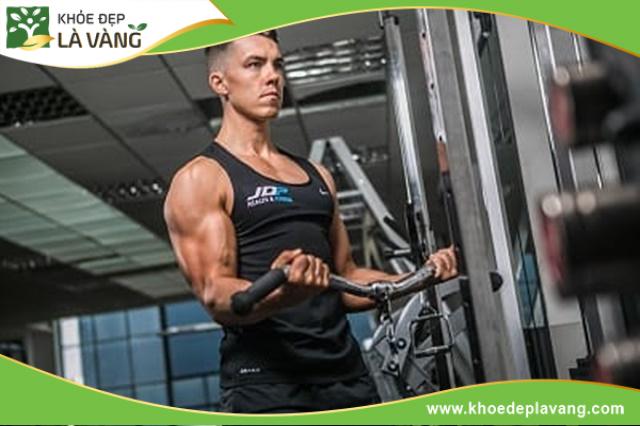 Tập gym giúp tăng sức mạnh cơ bắp, kích thích hormone tăng trưởng