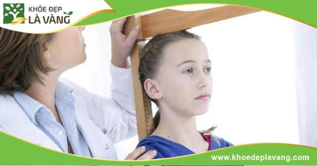 Trẻ dậy thì sớm có nguy cơ thấp lùn khi trưởng thành