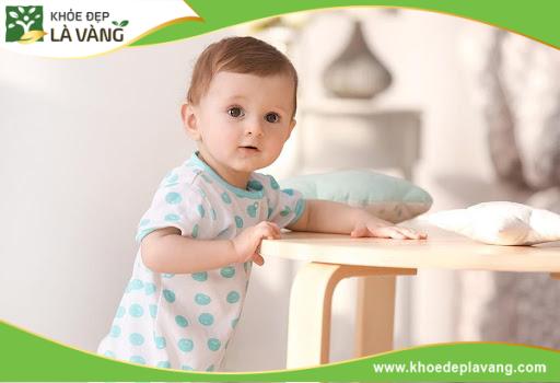 Cần giám sát kỹ lưỡng trong quá trình tập đứng cho trẻ