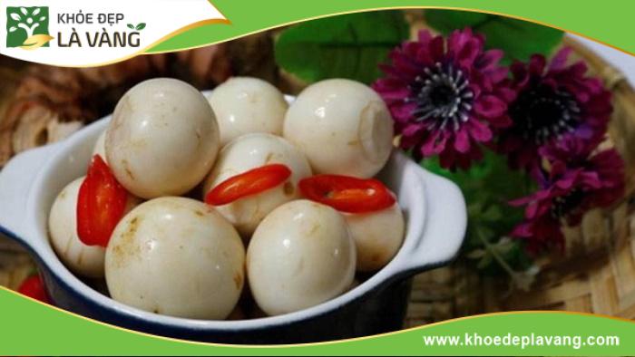 Bầu nên ưu tiên ăn cà pháo muối nhà làm thay vì mua sẵn để đảm bảo vệ sinh